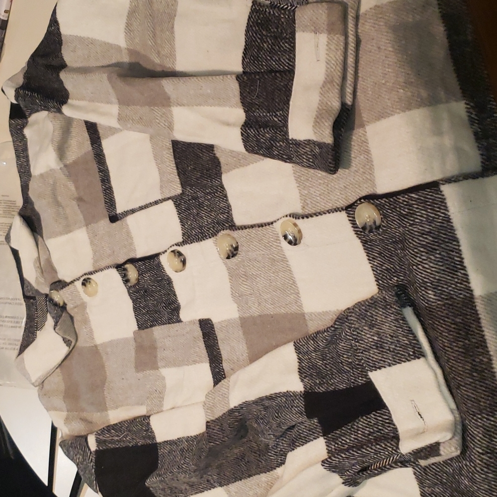 1 XL left💕New boutique plaid shacket - Picture 5 of 8